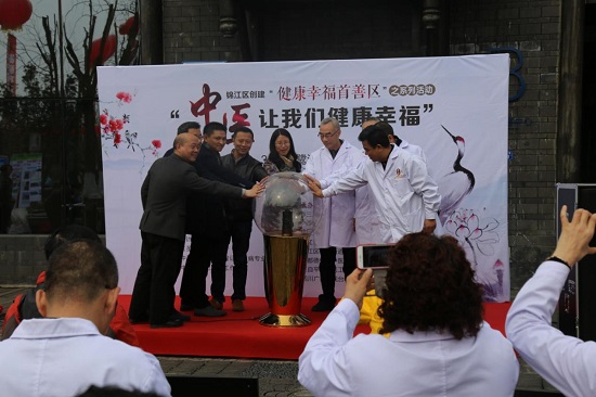 曾政光院长参加白鹭湾大型义诊活动