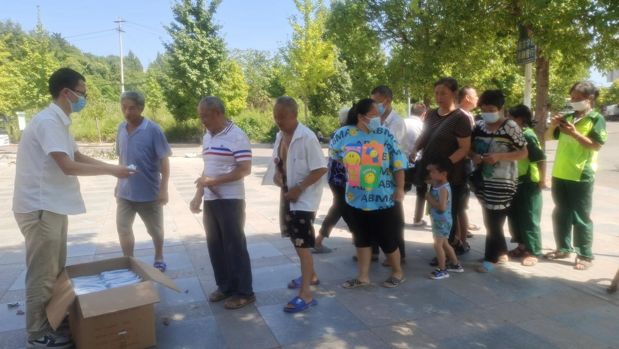 烈日下,川泌为疫情防控助力