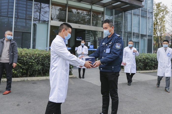 工会暖人心 慰问抗疫一线医务人员