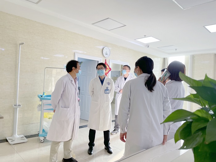 不辞山路远 踏雪也相过 川泌专家定期在汉源县人民医院开展门诊工作