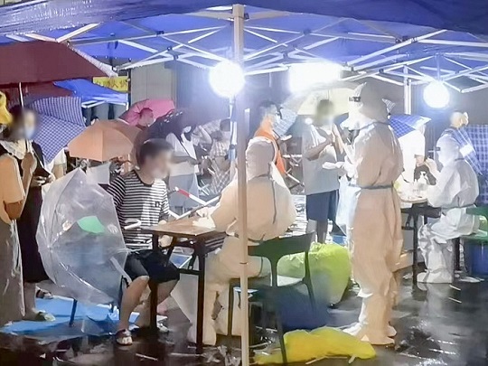火速集结 星夜驰骋 ——四川泌尿外科医院采集队全力支援核酸检测工作
