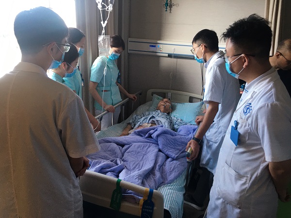 四川泌尿外科医院外科成功为九旬高龄老人完成腹腔镜直肠癌根治术
