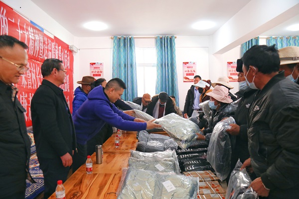 “医”心“衣”意 送温暖保健康 助推乡村振兴