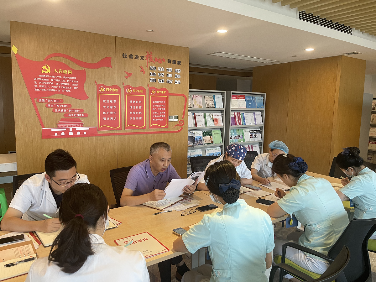 四川泌尿外科医院党支部开展8月主题党日活动