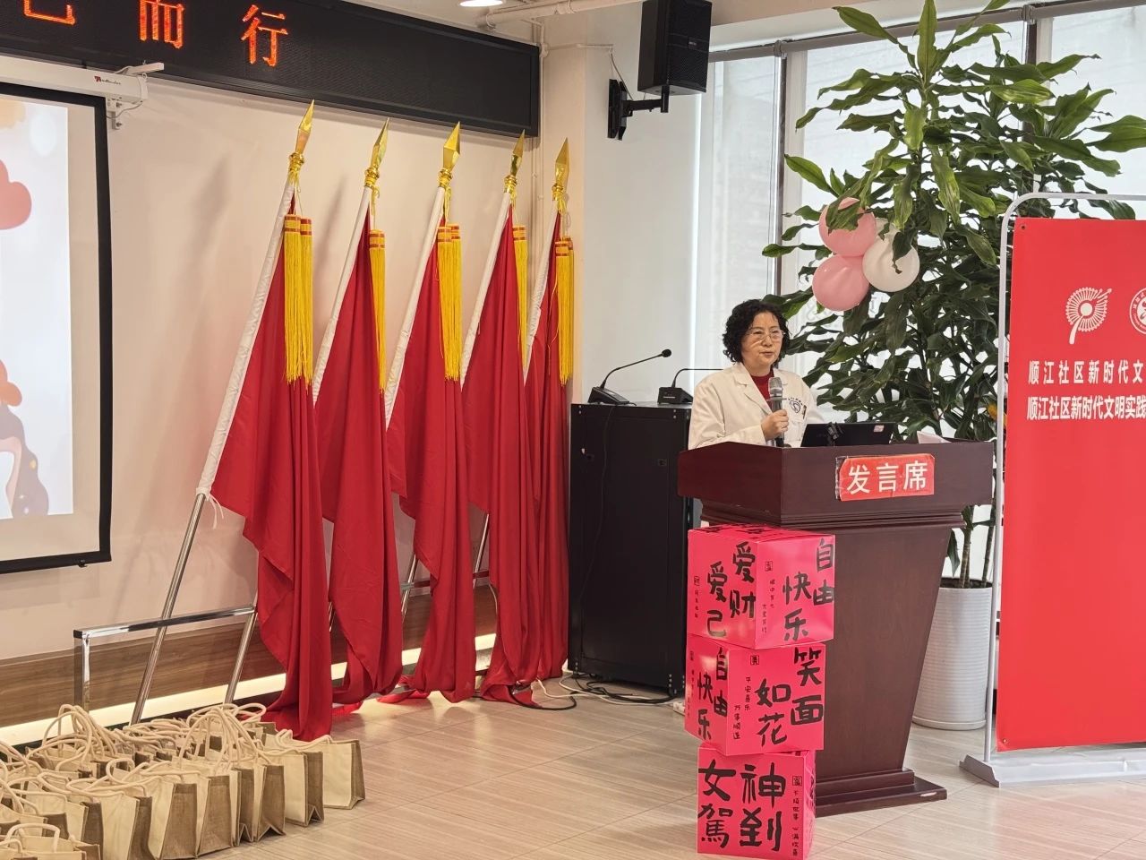 医者仁心·守护她健康丨四川泌尿外科医院公益行动暖春启航