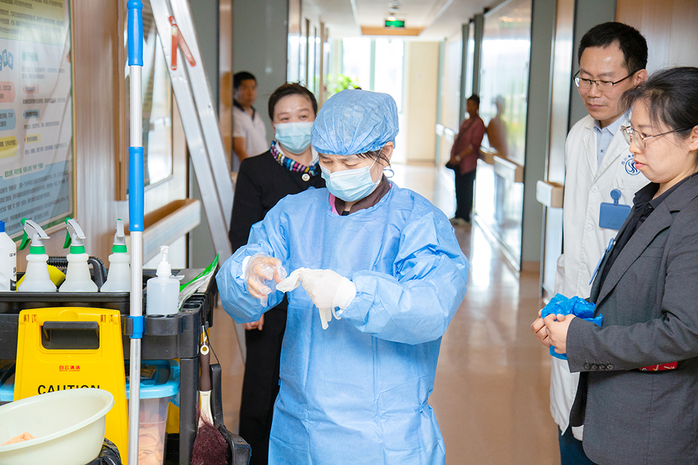 检验预案 锤炼队伍丨川泌开展耐药菌疑似院感暴发应急处置实战演练