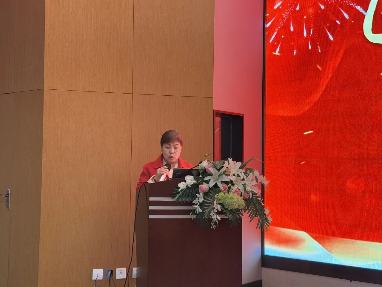 荣耀汇聚，共鉴成长——四川泌尿外科医院2024年度表彰大会圆满举行