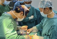 川泌首例髂总动脉嗜铬细胞瘤切除术顺利完成