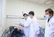 引专家 送技术 用情守护炉霍人民健康
