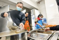 一碗羊肉汤，暖胃更暖心——川泌工会开展冬日送温暖活动