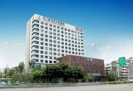 川泌治病获民心-患者感恩送锦旗