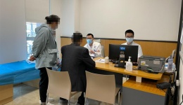 四川大学华西医院李响教授到川泌开展门诊、查房工作