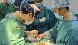 川泌首例髂总动脉嗜铬细胞瘤切除术顺利完成