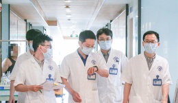“AI看病”惹的祸：六旬老汉网购激光笔自疗，结果……
