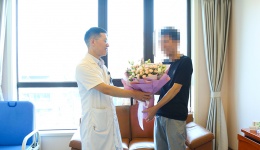 “机械绣娘”巧除癌：前列腺癌患者的机器人手术实录