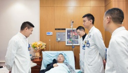 十年“增生”竟是癌！机器人手术精准切除前列腺肿瘤