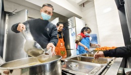 一碗羊肉汤，暖胃更暖心——川泌工会开展冬日送温暖活动