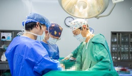 “柠檬之乡”老人隐痛一年，竟因肝肾间隙藏匿10.8cm巨瘤