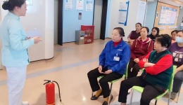 筑牢住院病区“防火墙”川泌内科开展护工消防培训 