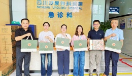 情暖中秋 月饼传情——四川泌尿外科医院工会开展中秋节慰问活动