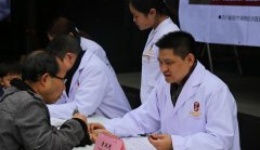 曾政光院长参加白鹭湾大型义诊活动