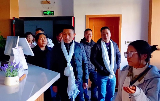 调研炉霍县总工会“三中心”建设（四）