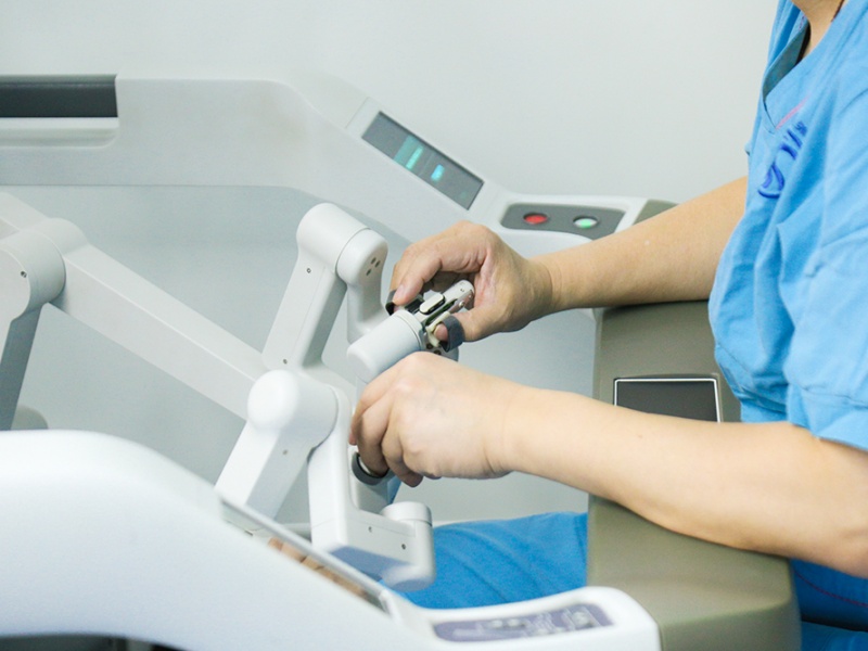 29800元的手术机器人使用费，值不值？