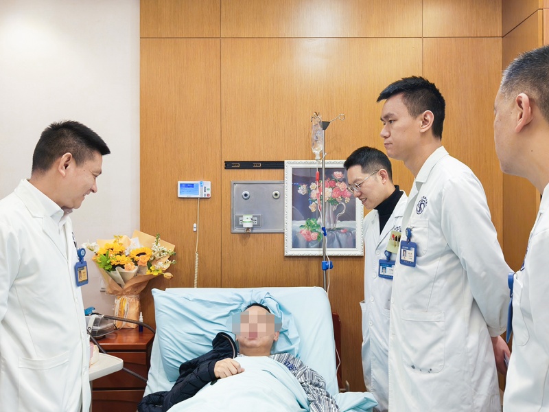 十年“增生”竟是癌！机器人手术精准切除前列腺肿瘤