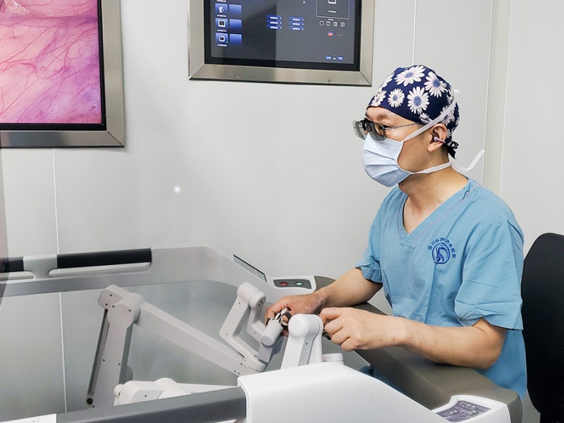 “为机器人手术专程赴川泌”贵州患者跨省求医